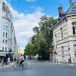 Quartier Tour-Eiffel Haussmann Art Lovers Dream 1894